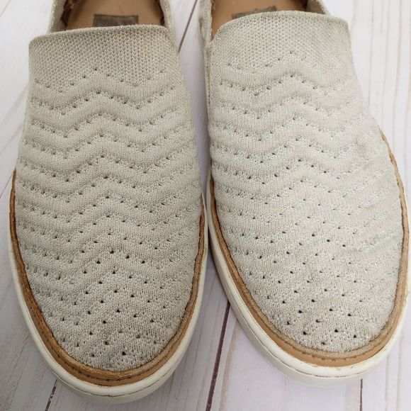 UGG Sammy Chevron Metallic Knit Slip-on Sneakers in Oyster Beige, size 8 - Picture 6 of 16
